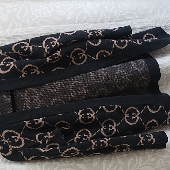 Elegant Black and Tan Women's Cardigan - Picture 3 of 4